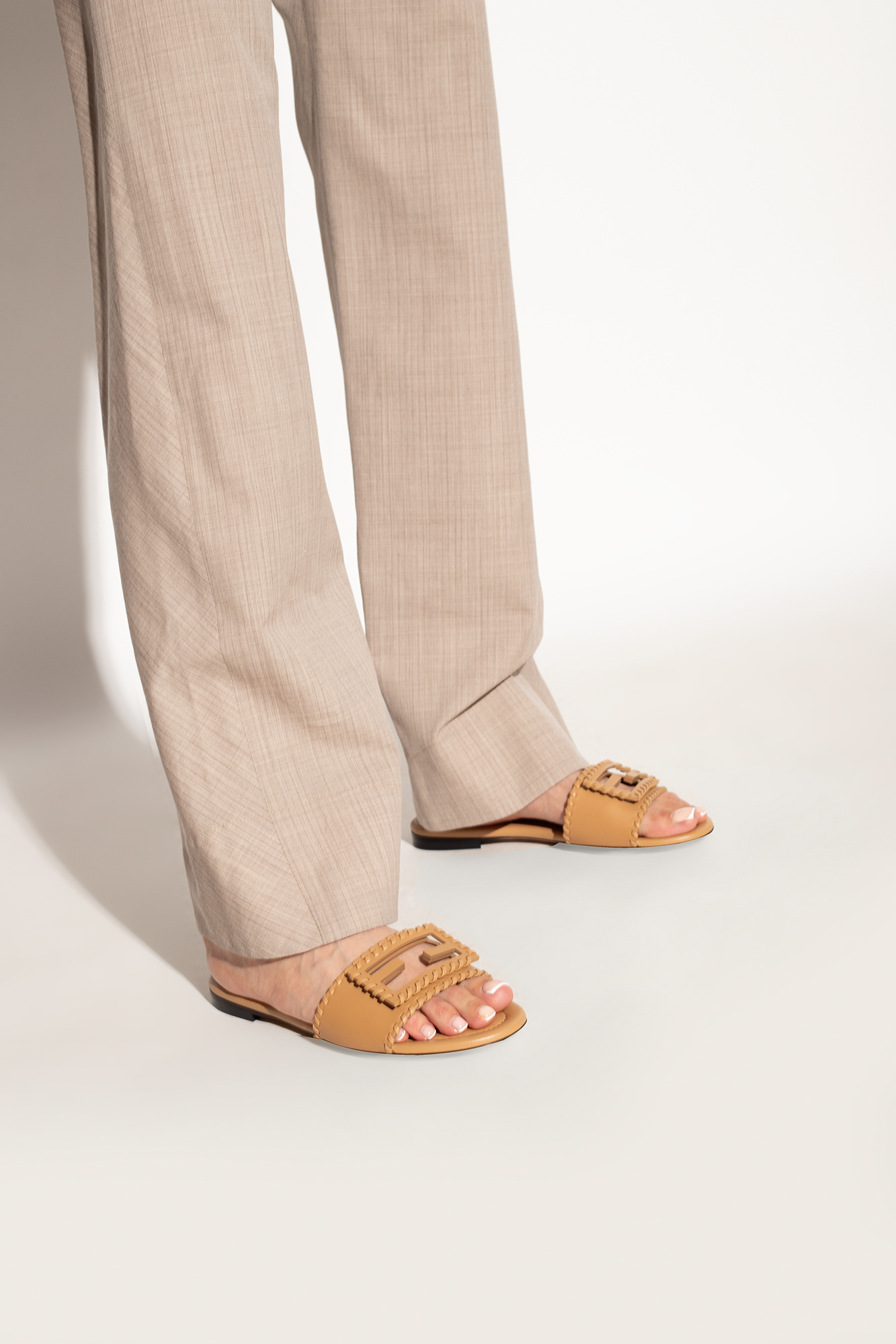 kozaki z logo fendi buty - SchaferandweinerShops TW - Beige